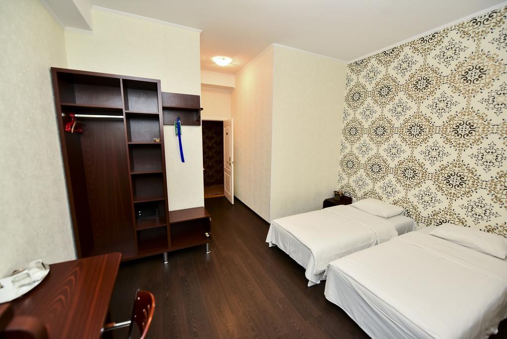 Mesogios Hotel Chisináu Exterior foto
